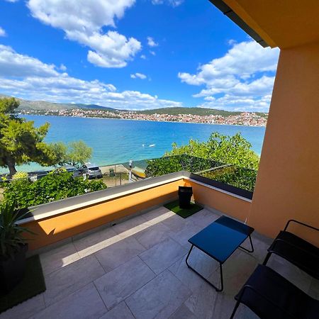 Beach Holiday Home With Private Jacuzzi & Parking Trogir Exterior foto